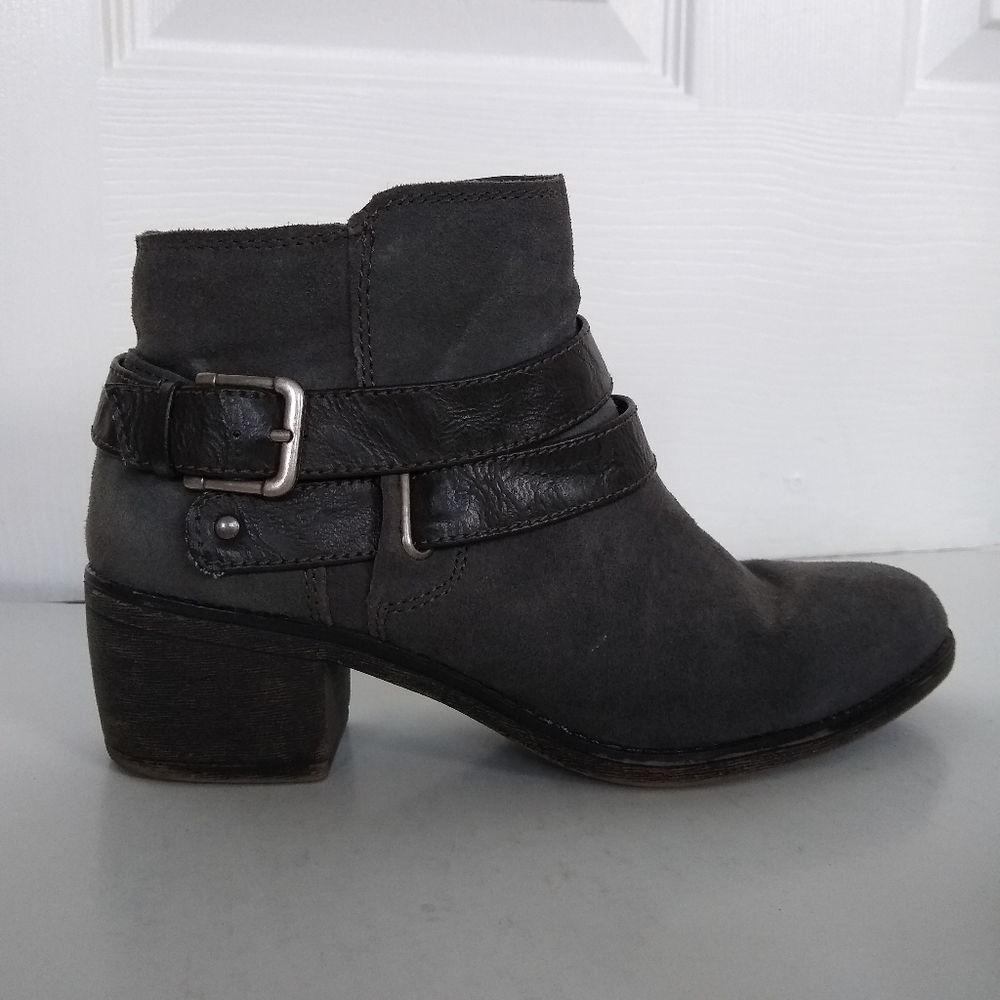 Sonoma Life + Style gray ankle boots size 7